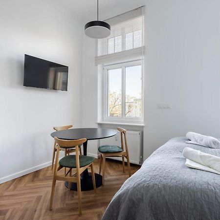Przytulne I Komfortowe Studia Very Berry W Poznaniu By Noclegi Renters Luaran gambar